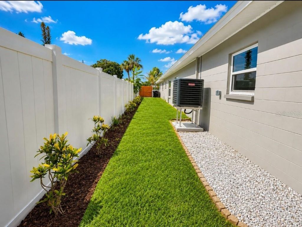 138 Davison Avenue Ne, Saint Petersburg, FL 33703 Photo