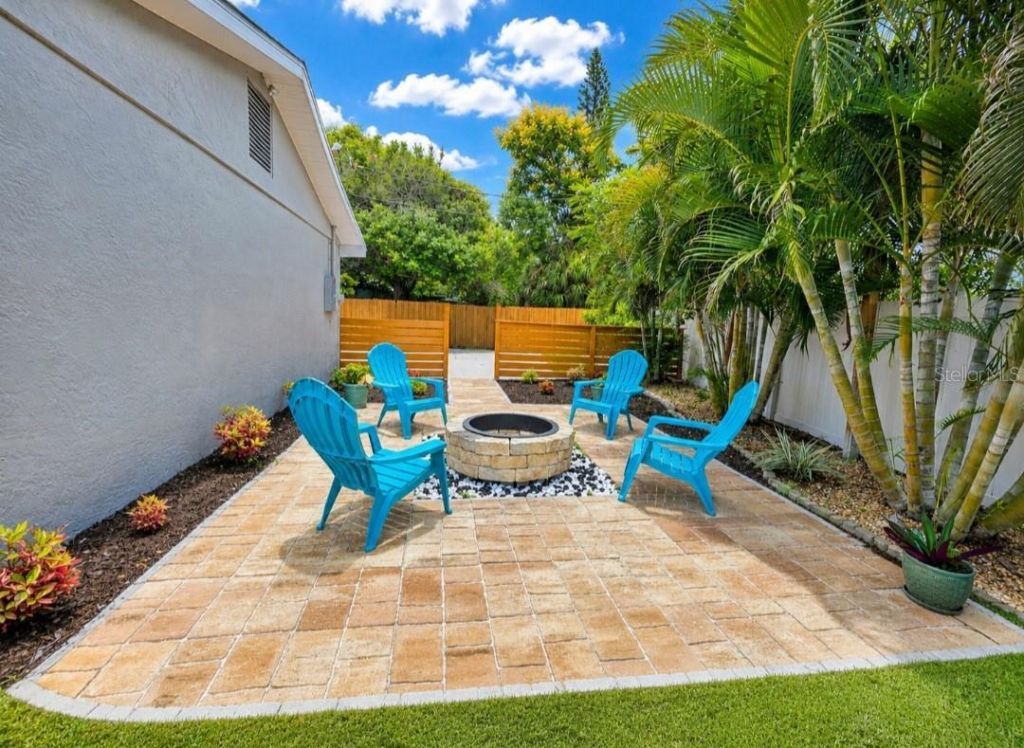 138 Davison Avenue Ne, Saint Petersburg, FL 33703 Photo