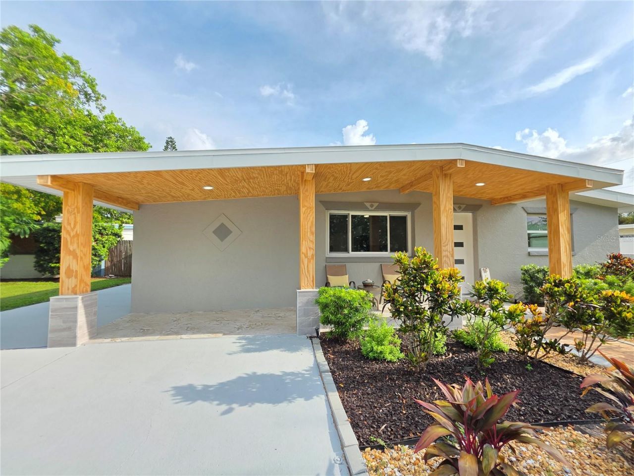 138 Davison Avenue Ne, Saint Petersburg, FL 33703 Photo