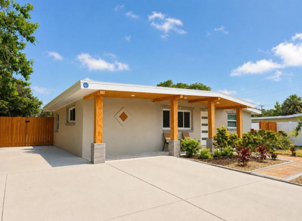 138 Davison Avenue Ne, Saint Petersburg, FL 33703 Photo