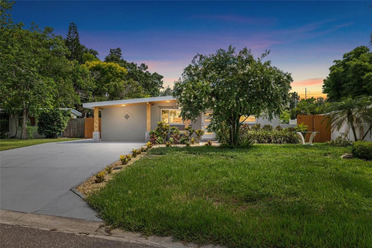 138 Davison Avenue Ne, Saint Petersburg, FL 33703 Photo