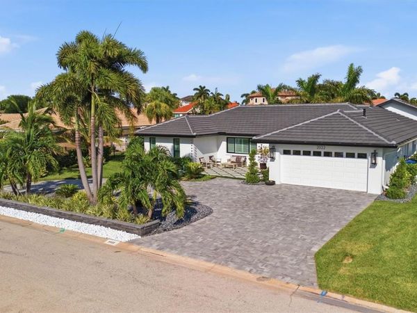 2022 HAWAII AVENUE NE, ST PETERSBURG, FL 33703
