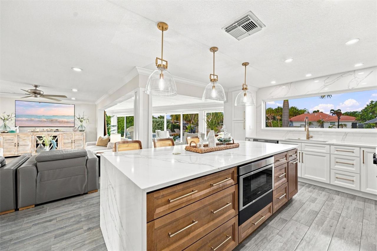 2022 Hawaii Avenue Ne, Saint Petersburg, FL 33703 Photo