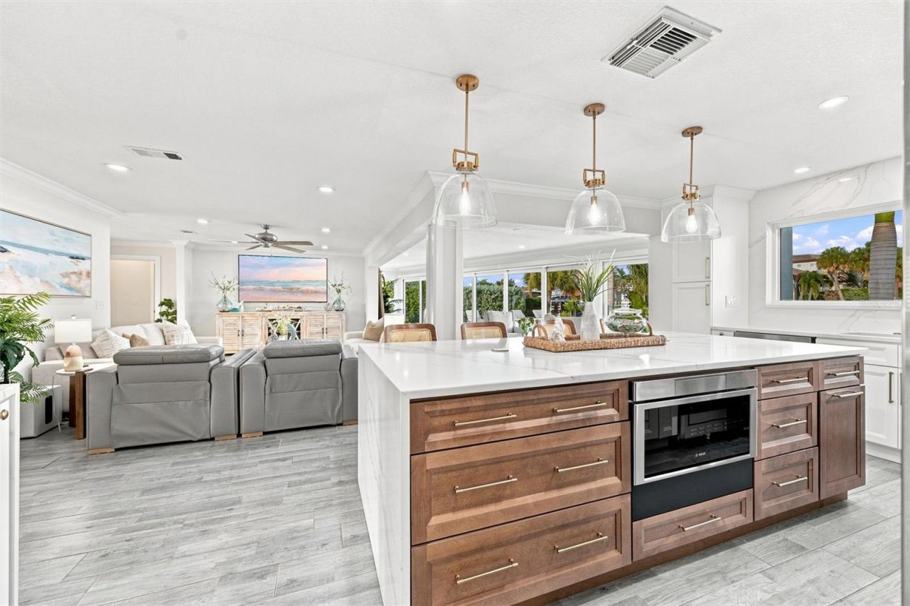 2022 Hawaii Avenue Ne, Saint Petersburg, FL 33703 Photo