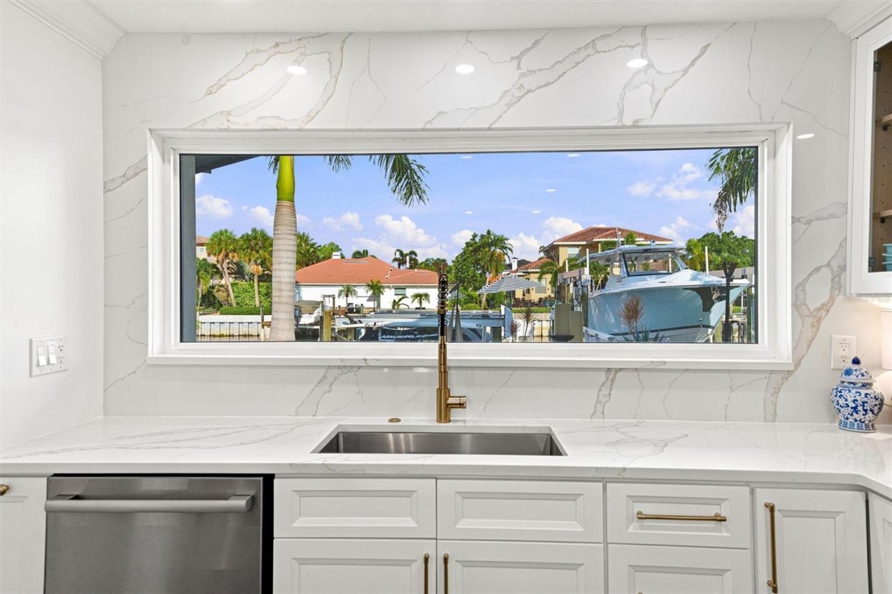 2022 Hawaii Avenue Ne, Saint Petersburg, FL 33703 Photo