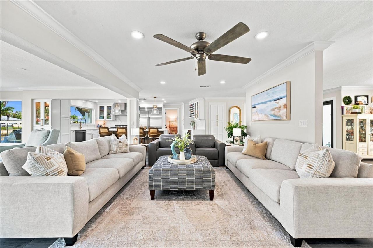 2022 Hawaii Avenue Ne, Saint Petersburg, FL 33703 Photo