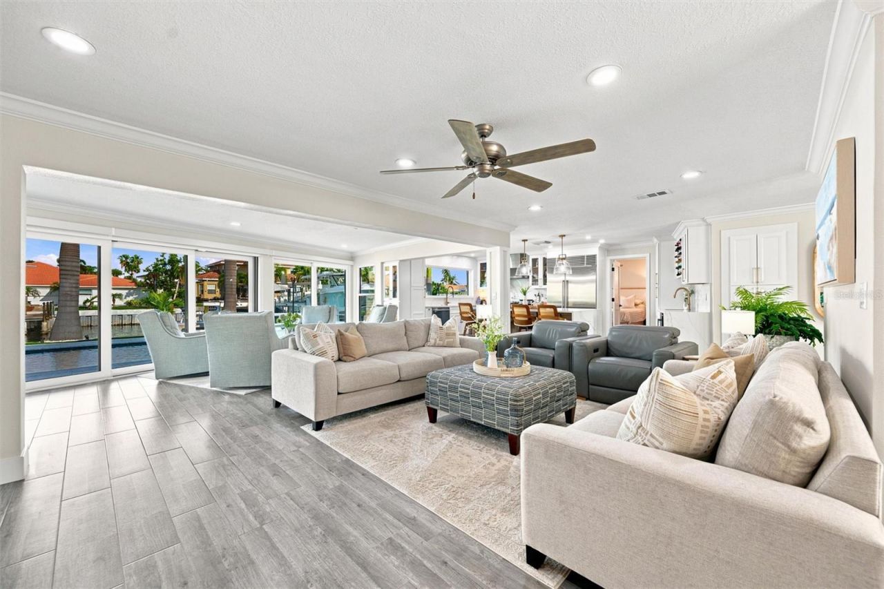 2022 Hawaii Avenue Ne, Saint Petersburg, FL 33703 Photo
