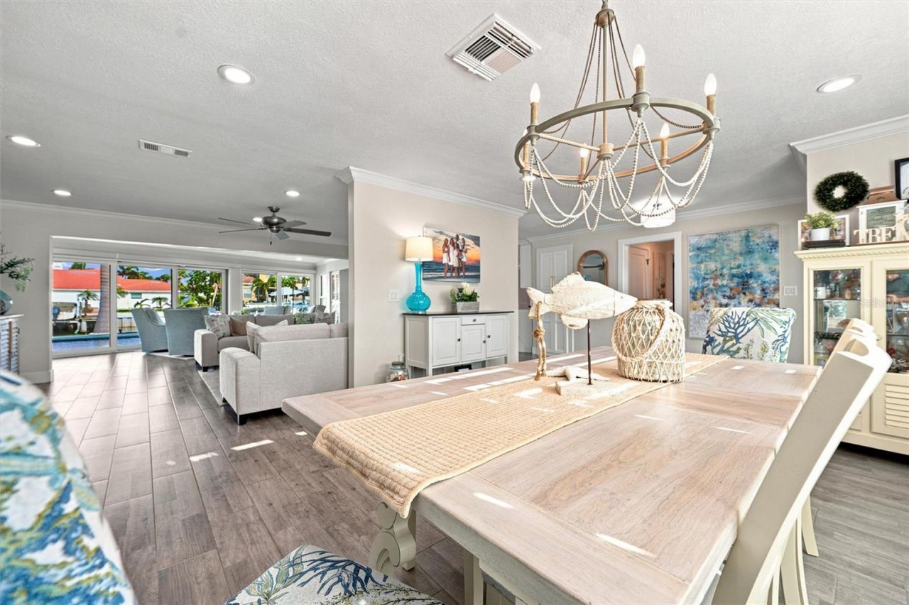 2022 Hawaii Avenue Ne, Saint Petersburg, FL 33703 Photo