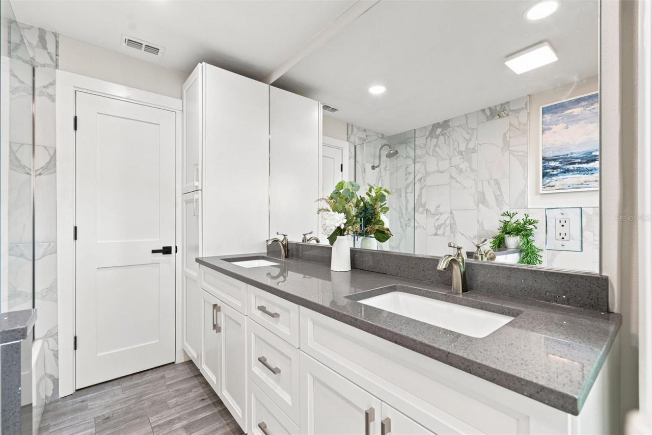 2022 Hawaii Avenue Ne, Saint Petersburg, FL 33703 Photo