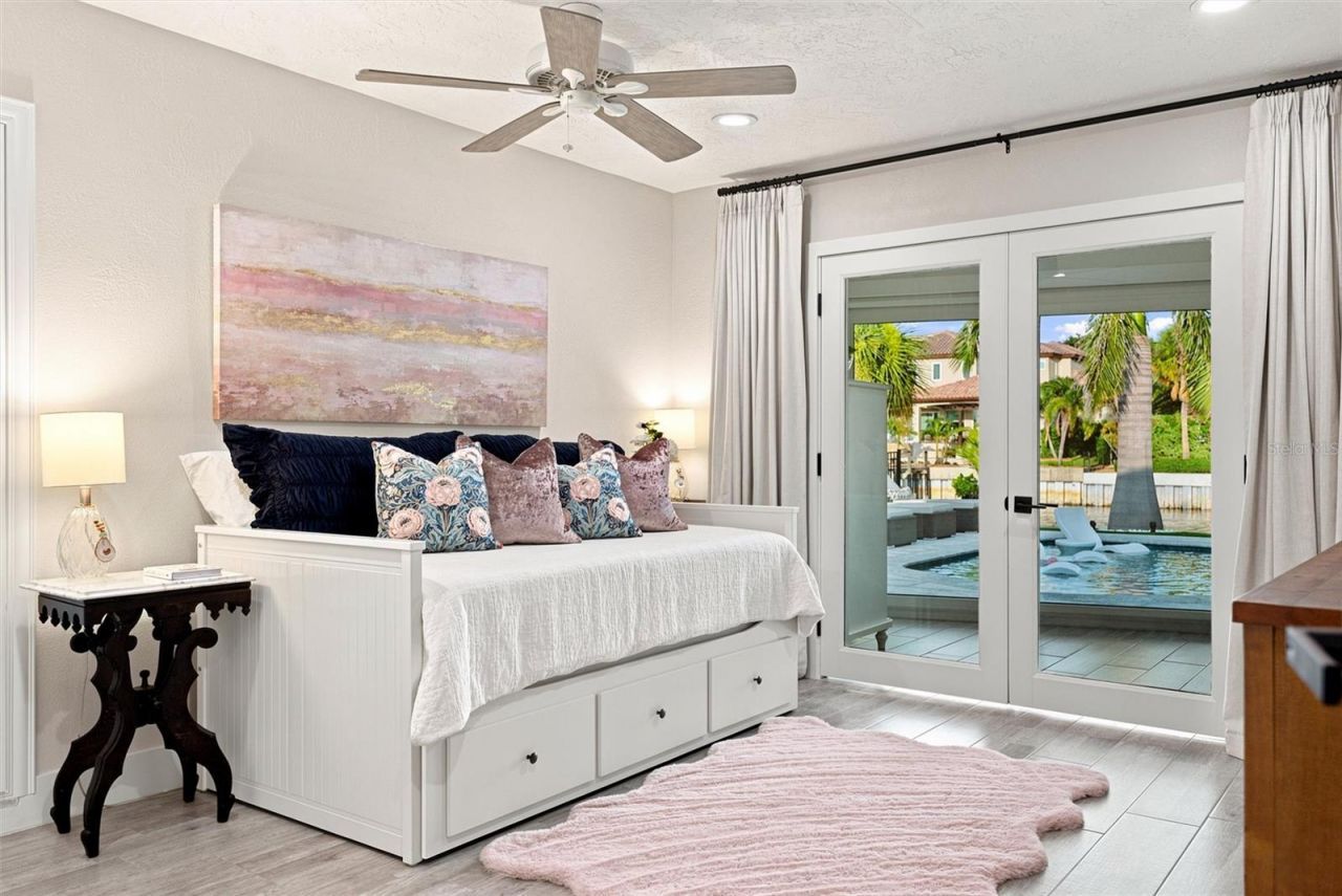 2022 Hawaii Avenue Ne, Saint Petersburg, FL 33703 Photo