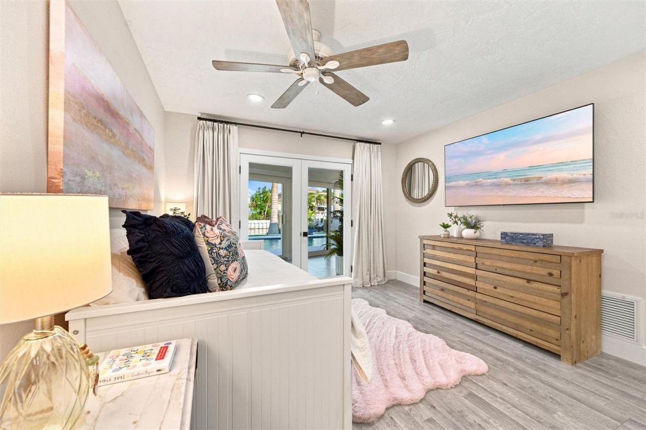 2022 Hawaii Avenue Ne, Saint Petersburg, FL 33703 Photo