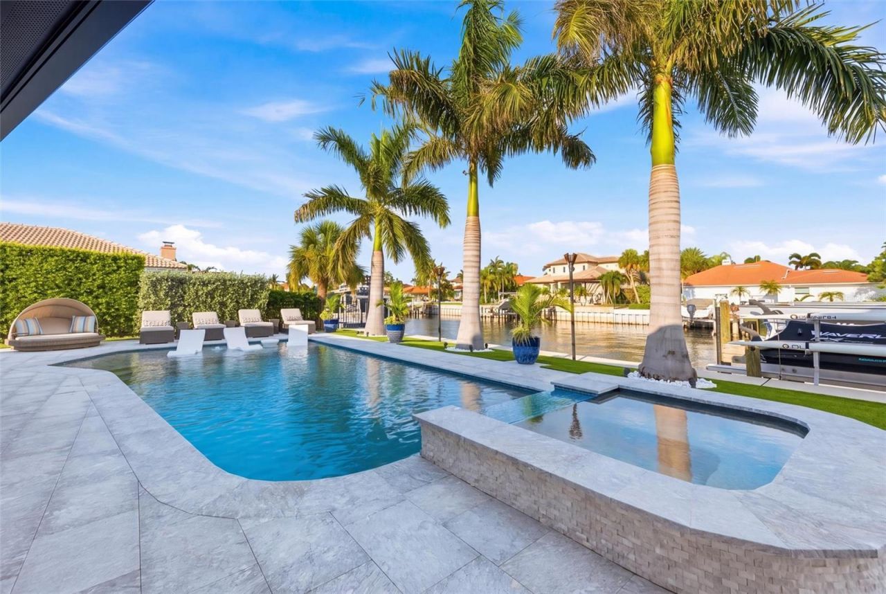 2022 Hawaii Avenue Ne, Saint Petersburg, FL 33703 Photo