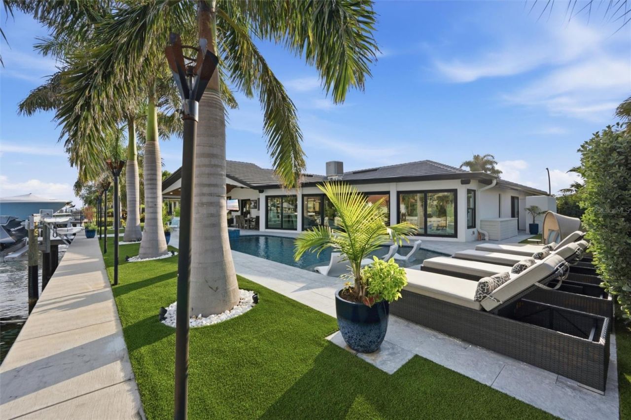 2022 Hawaii Avenue Ne, Saint Petersburg, FL 33703 Photo