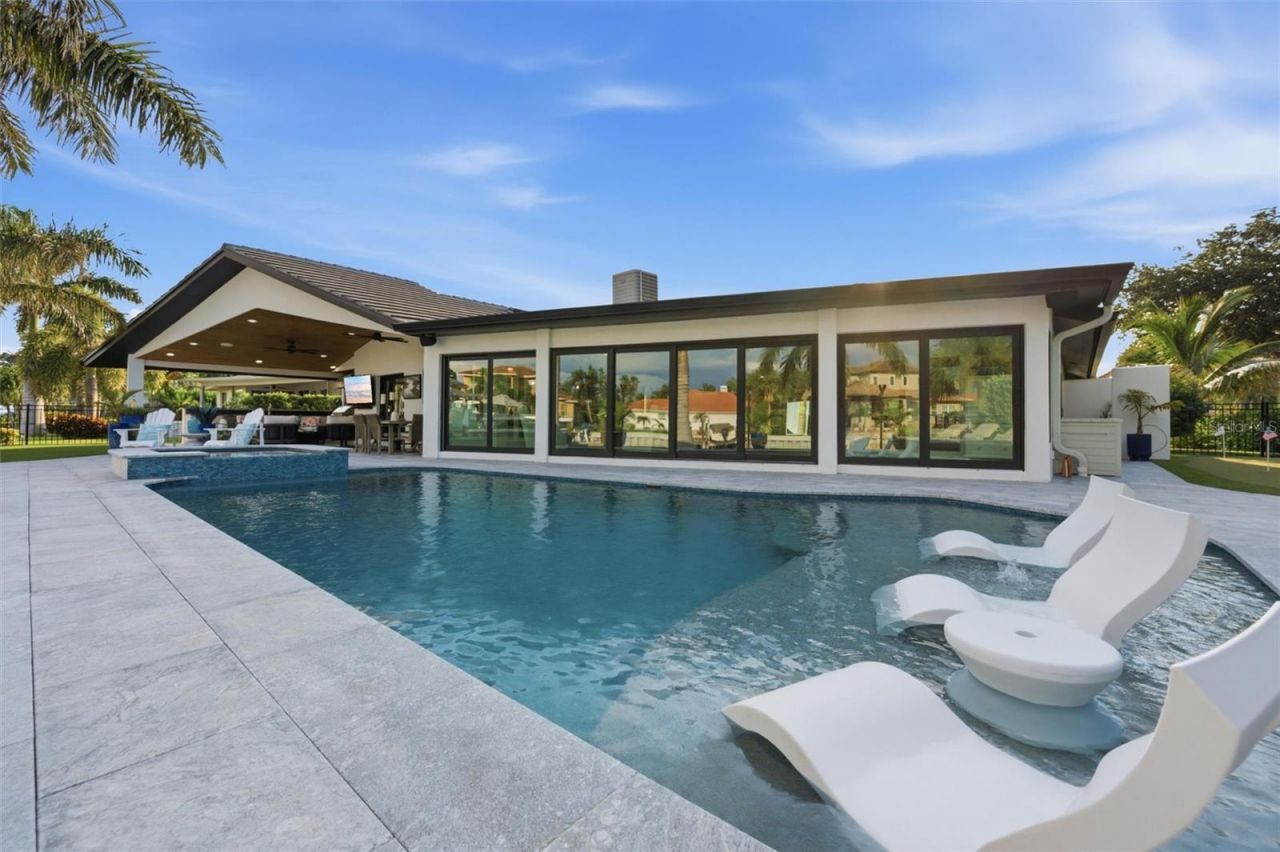 2022 Hawaii Avenue Ne, Saint Petersburg, FL 33703 Photo