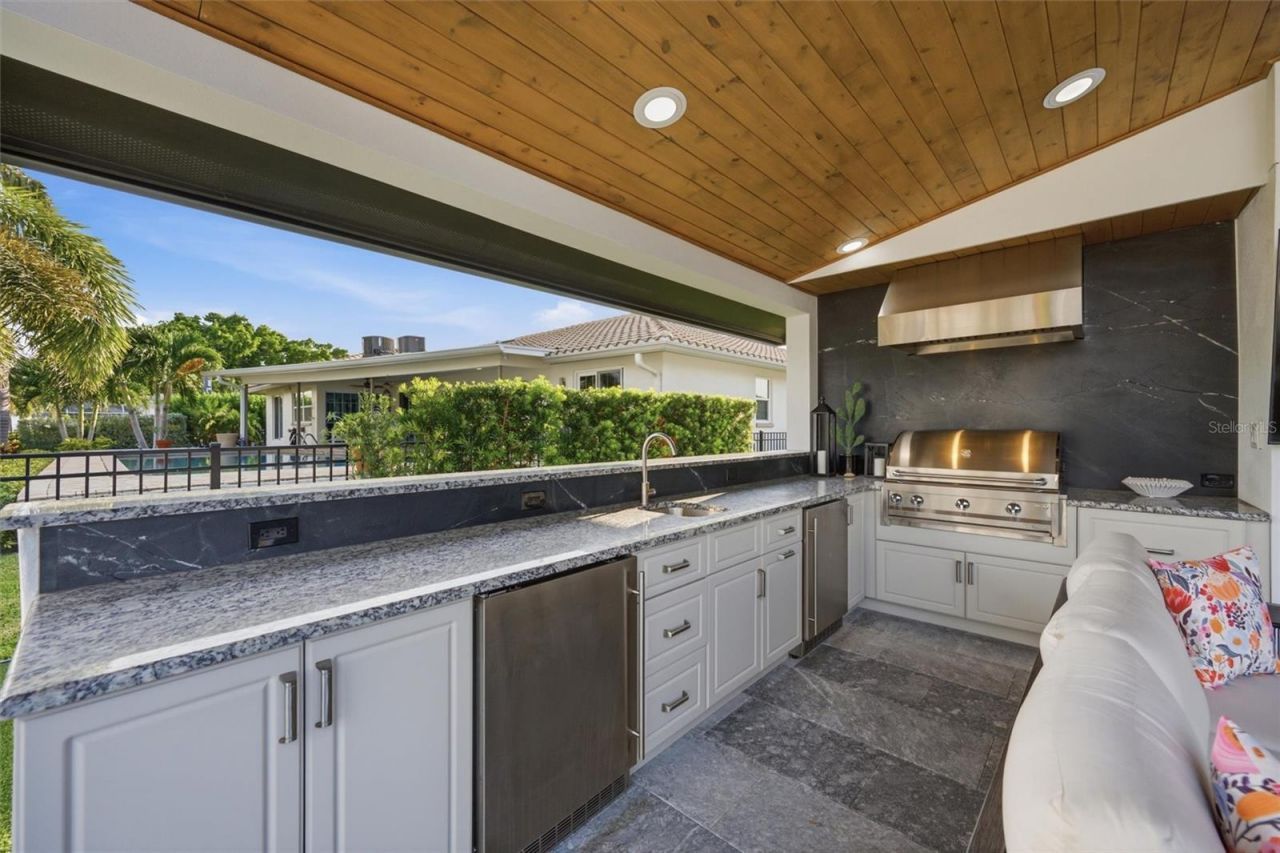2022 Hawaii Avenue Ne, Saint Petersburg, FL 33703 Photo