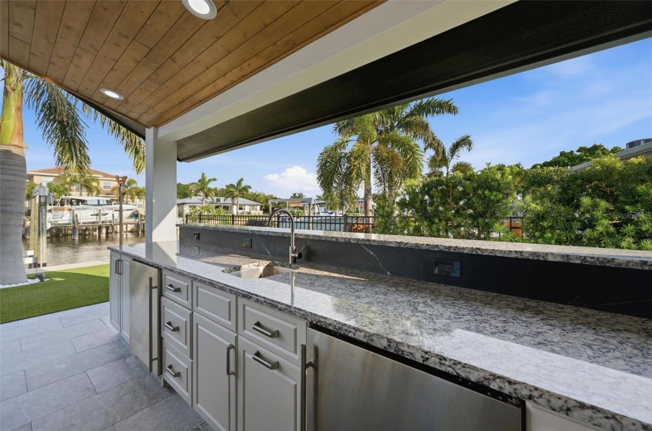 2022 Hawaii Avenue Ne, Saint Petersburg, FL 33703 Photo
