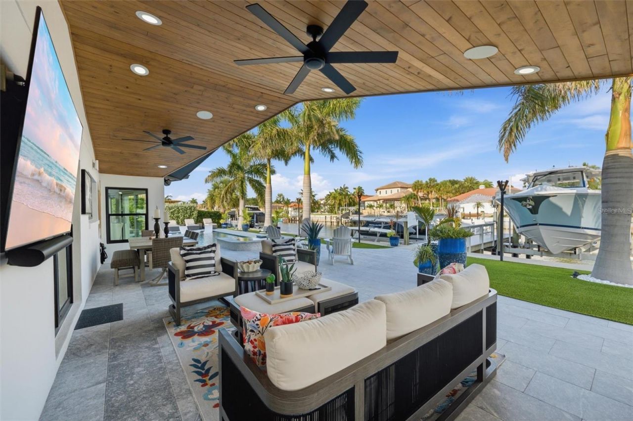 2022 Hawaii Avenue Ne, Saint Petersburg, FL 33703 Photo