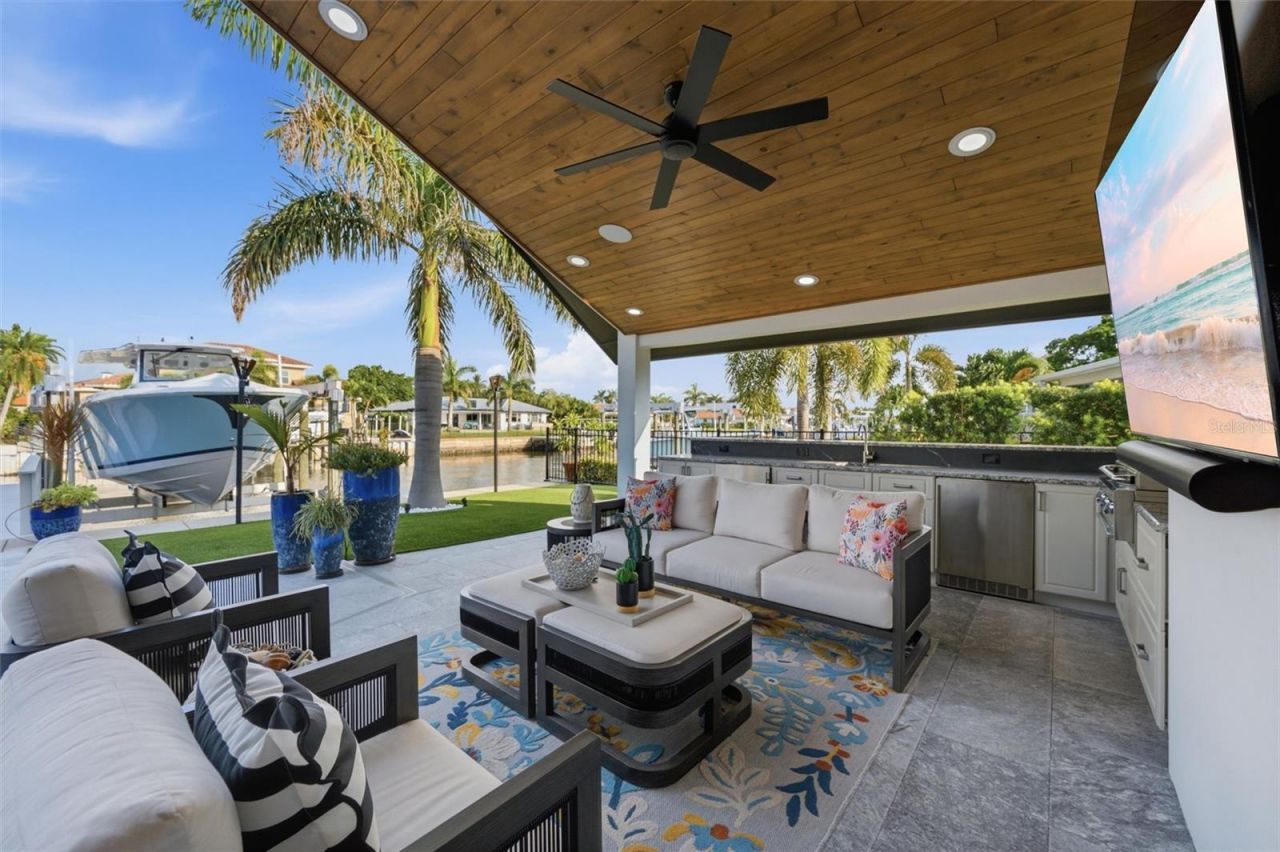 2022 Hawaii Avenue Ne, Saint Petersburg, FL 33703 Photo