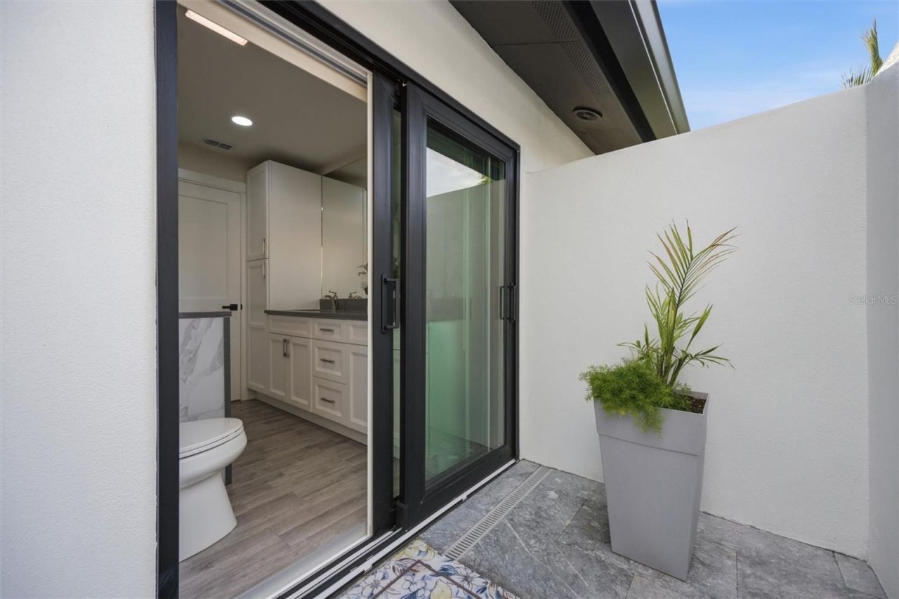 2022 Hawaii Avenue Ne, Saint Petersburg, FL 33703 Photo