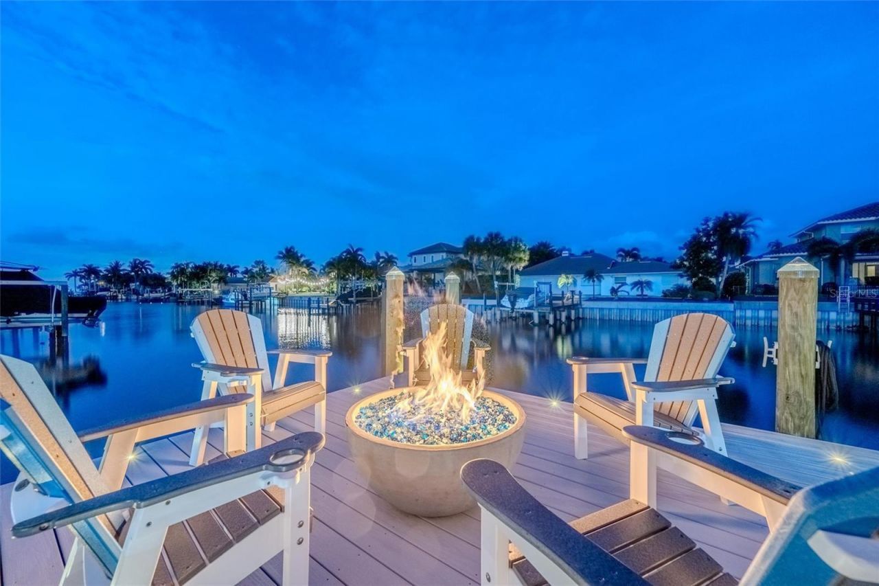 2022 Hawaii Avenue Ne, Saint Petersburg, FL 33703 Photo