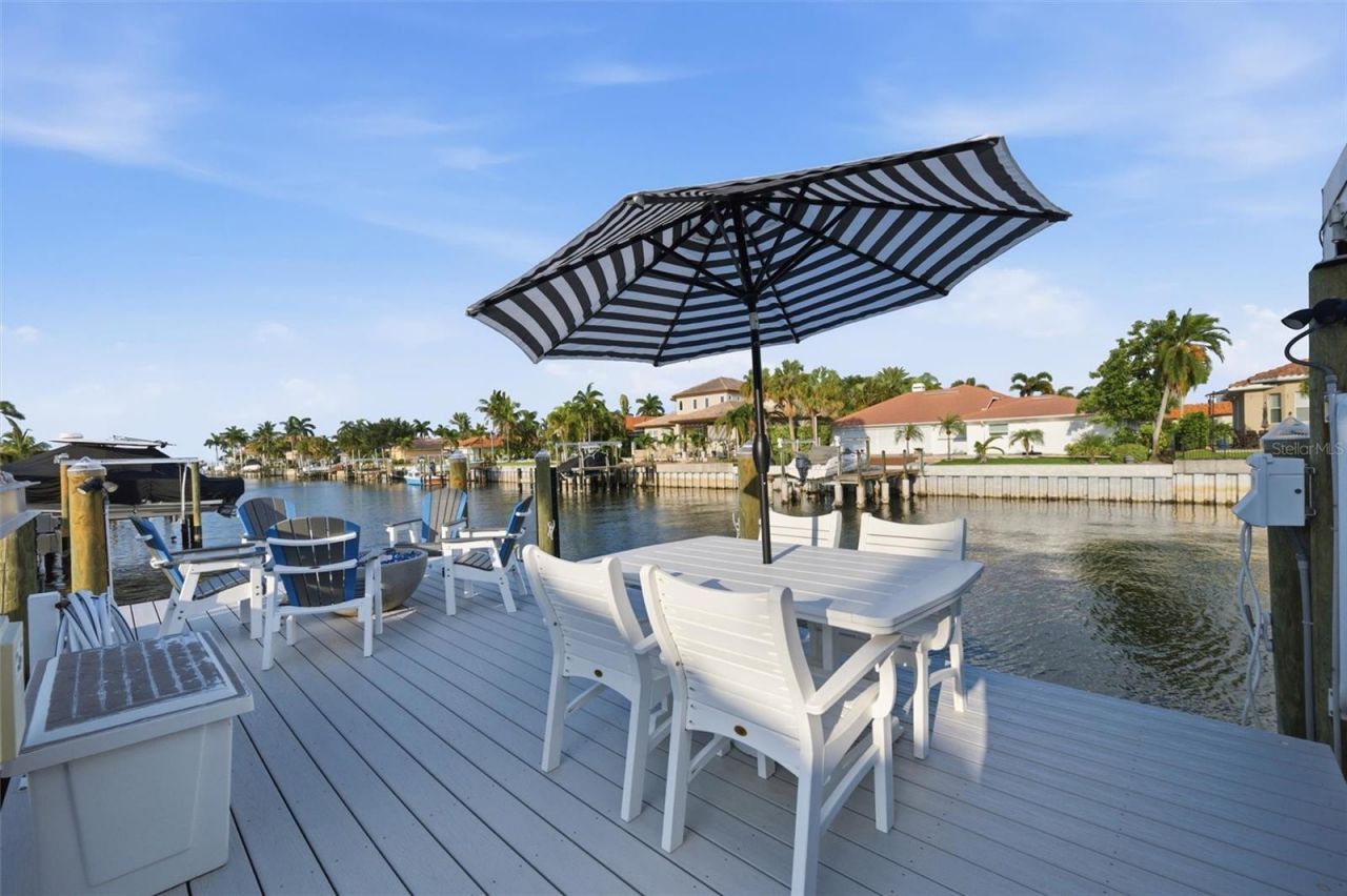 2022 Hawaii Avenue Ne, Saint Petersburg, FL 33703 Photo