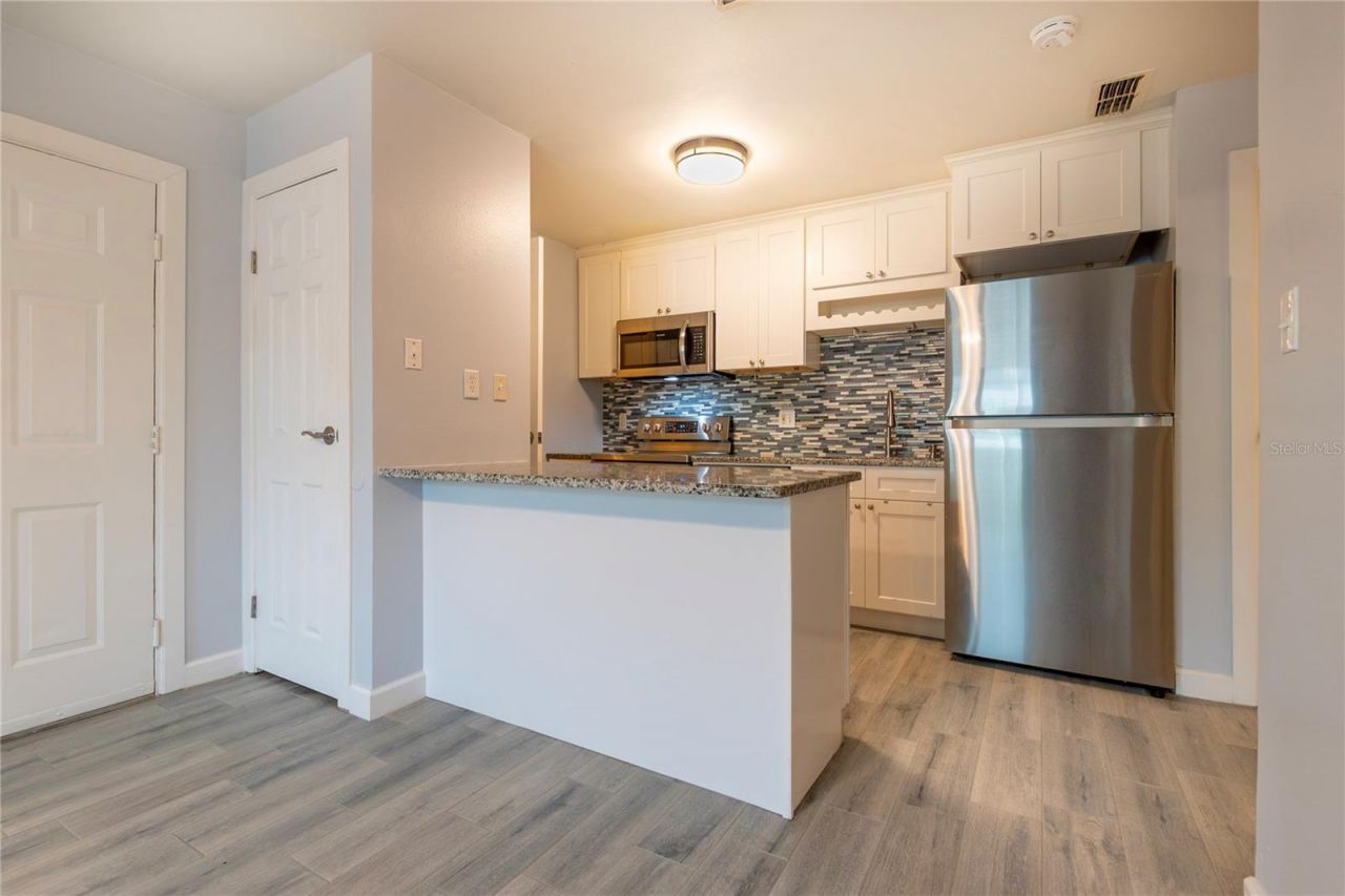 1400 Gandy Boulevard N, Unit 1010, Saint Petersburg, FL 33702 Photo
