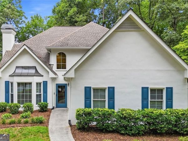 181 W Lake Drive, Roswell, GA 30075