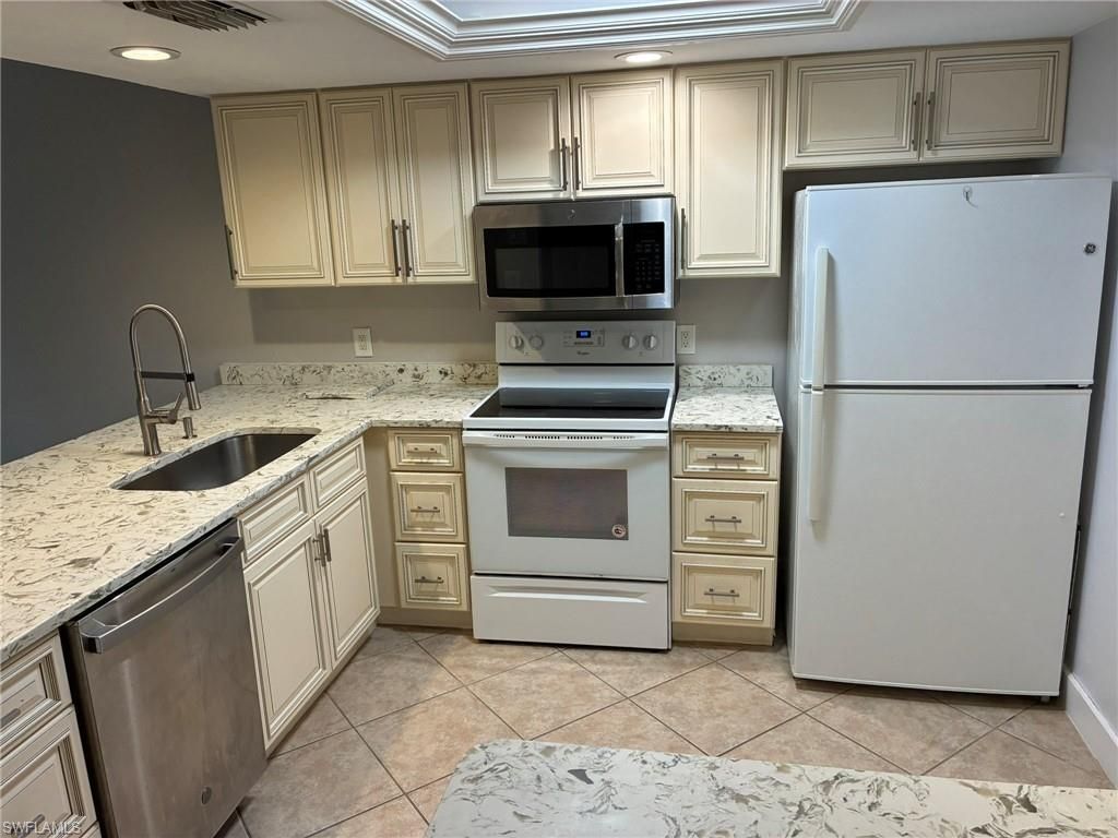 2074 Pine Isle Ln, Unit 2074, Naples, FL 34112 Photo
