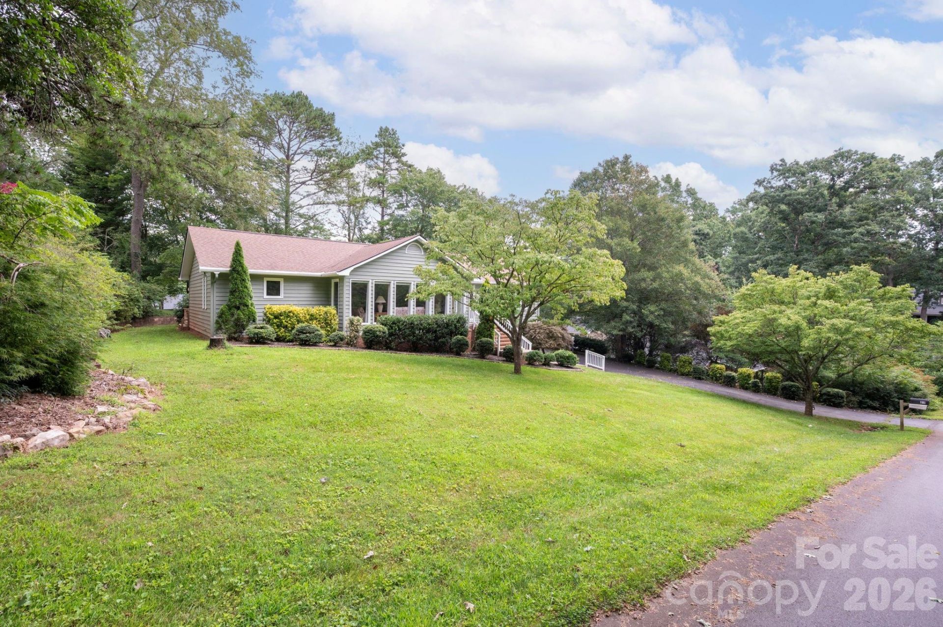 23 S Oaks Circle, Asheville, NC 28806 Main Photo