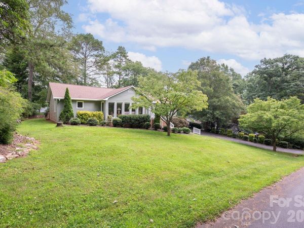 23 S Oaks Circle, Asheville, NC 28806