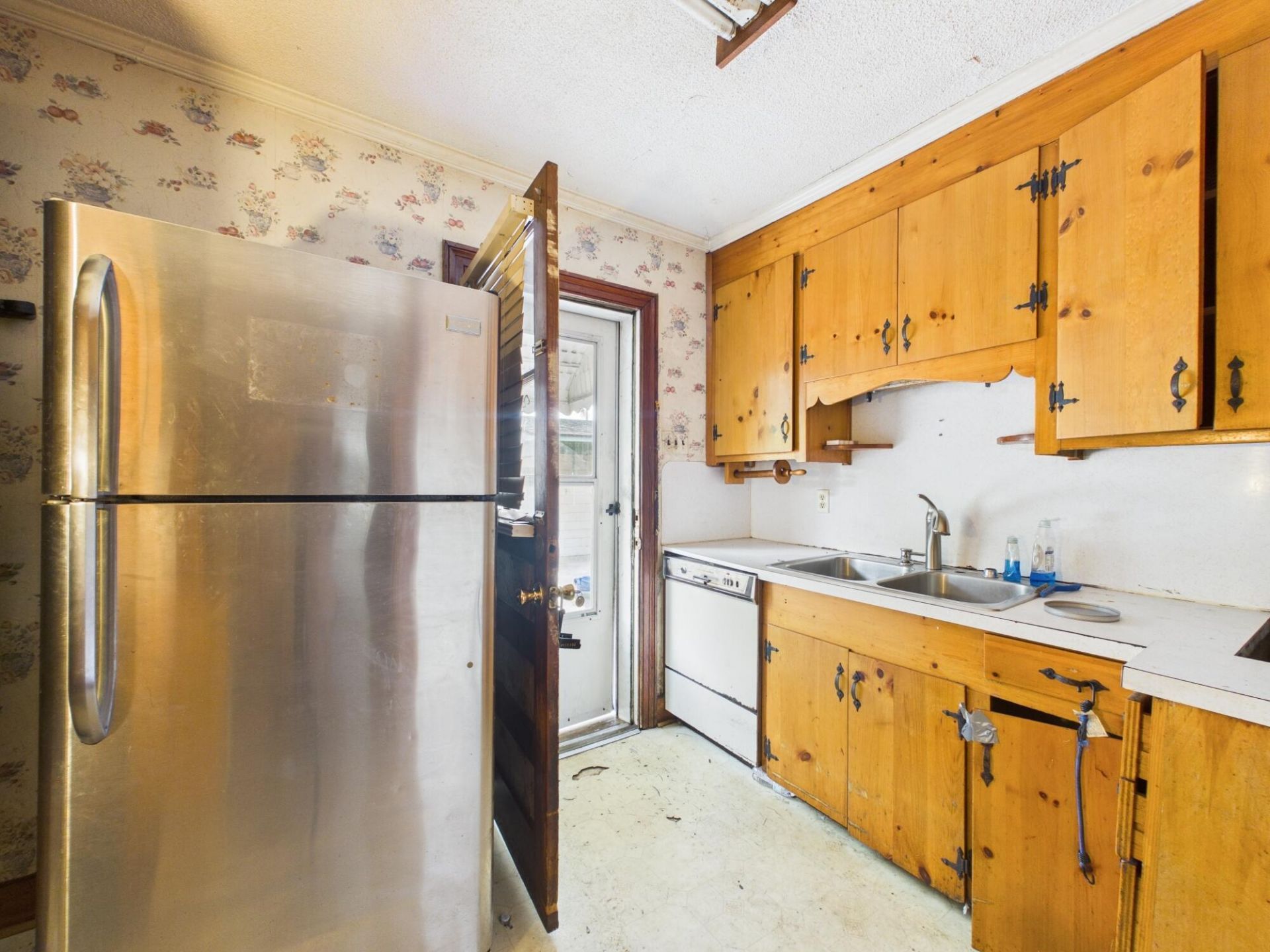 5504 Dobson Street Photo 10