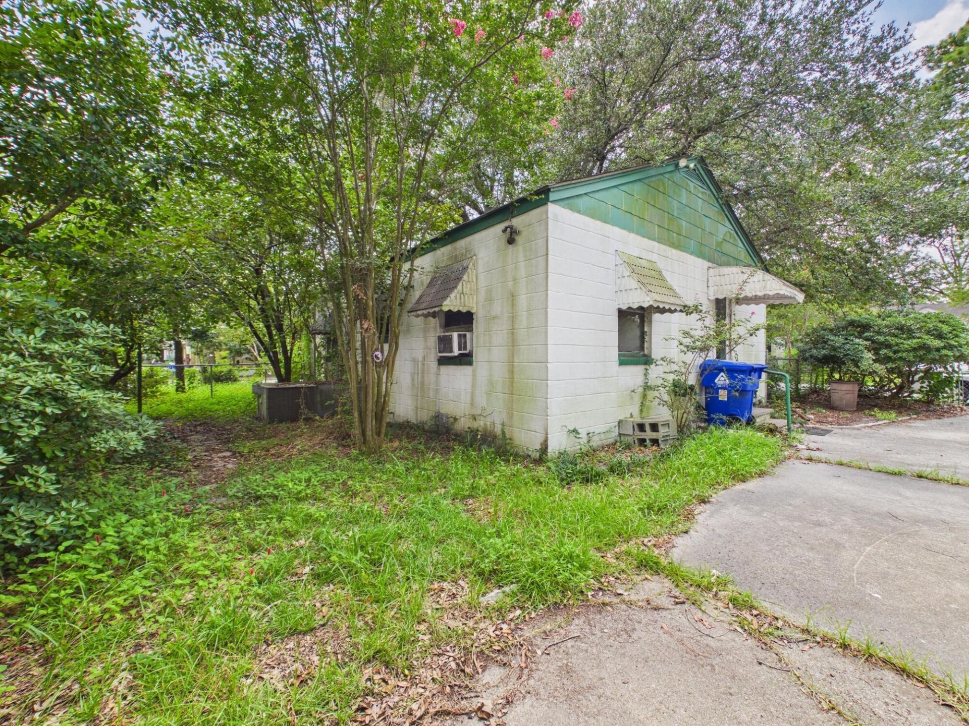 5504 Dobson Street Photo 7