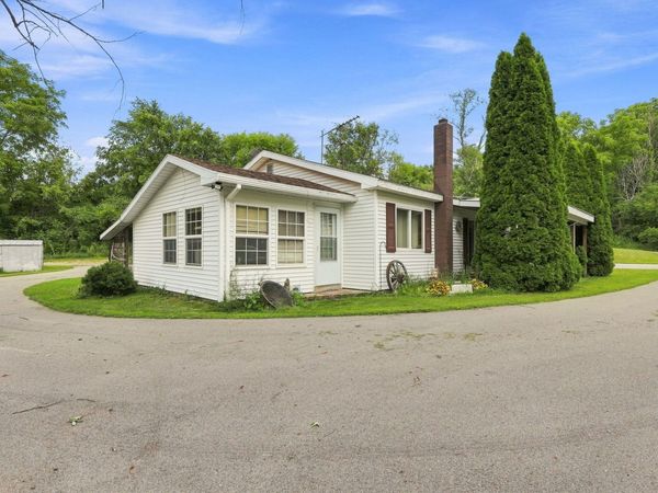 2899 Tanner Lake Road, Hastings, MI 49058