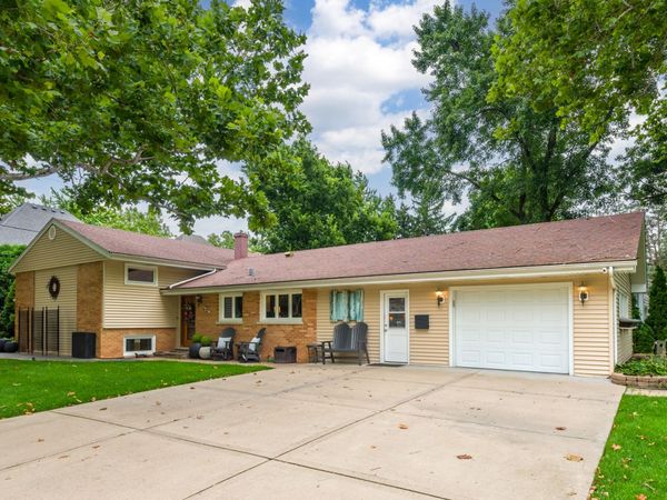 220 E Hillside Road , Naperville, IL 60540