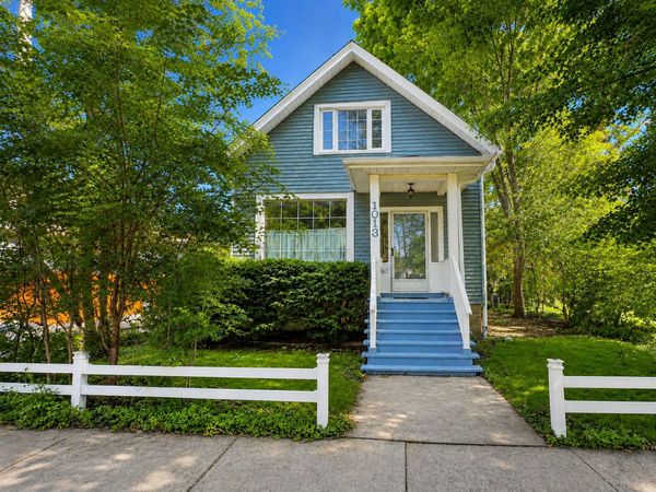 1013 Simpson Street , Evanston, IL 60201
