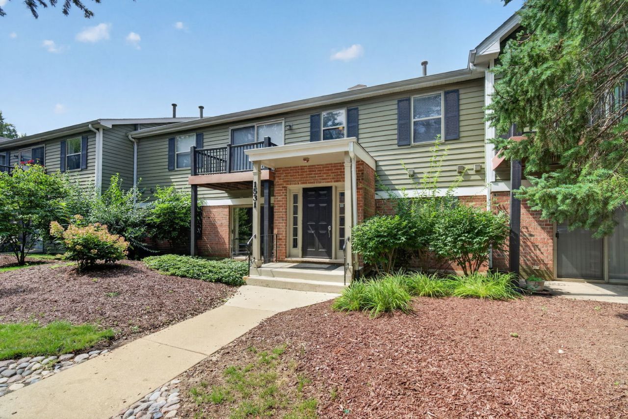 1531 Raymond Drive, Unit 101, Naperville, IL 60563 Main Photo