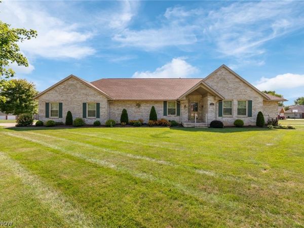 2644 Canaan Drive , Uniontown, OH 44685