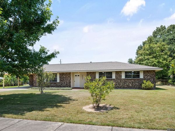 4953 Fennwood Dr, Zachary, LA 70791