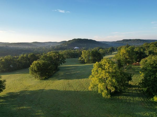 4824 Campbellsville Pike , Columbia, TN 38401