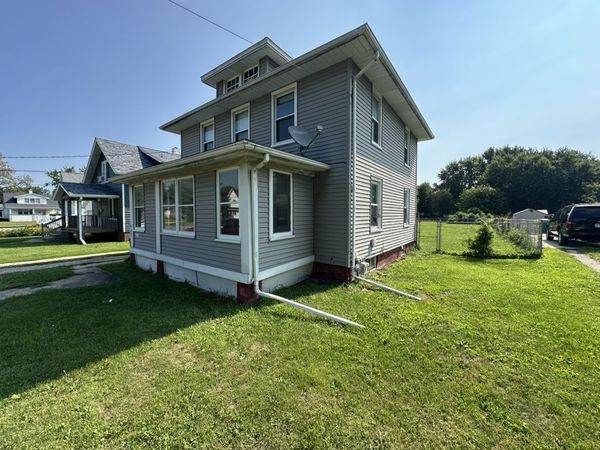 945 S Chambers Street, Galesburg, IL 61401