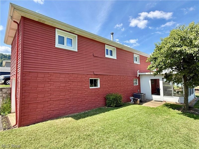 205 Hudson Avenue, Tiltonsville, OH 43963 Photo 8