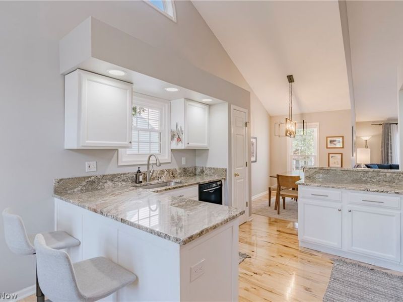 480 Glen Hollow Circle, Aurora, OH 44202 Photo 6