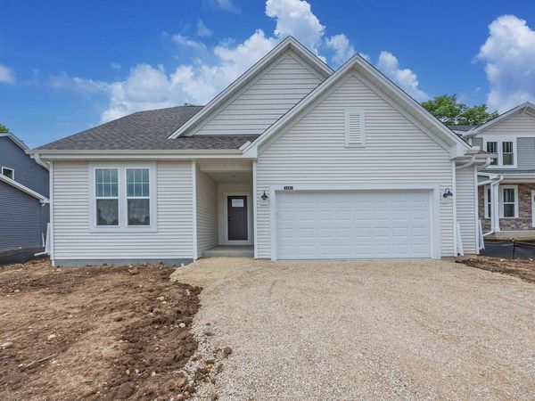1141 Mt. Vernon DRIVE, Hartford, WI 53027