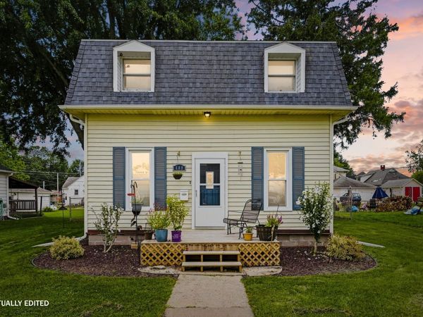 409 9th Street , De Witt, IA 52742