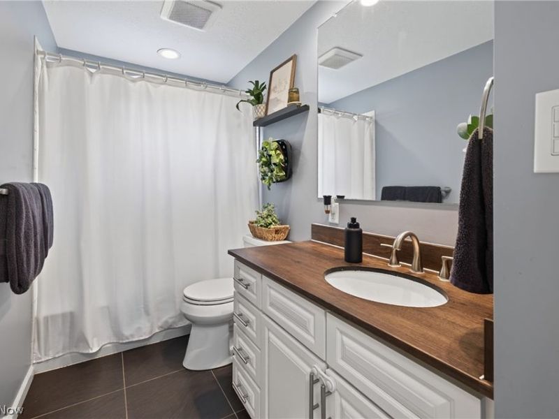 46785 Middle Ridge Road , Amherst, OH 44001 Photo 14