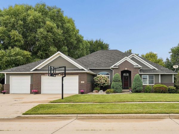 1201 2nd Ave NE , Waverly, IA 50677