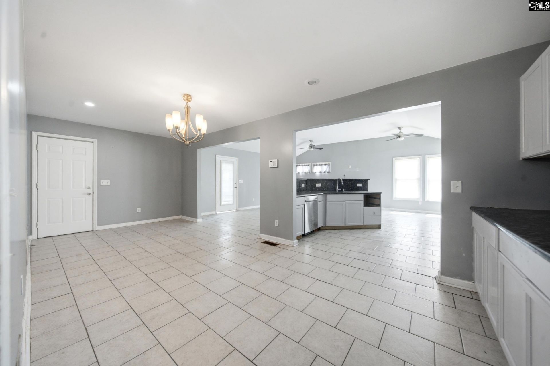 233 Redwood Court  Photo 4