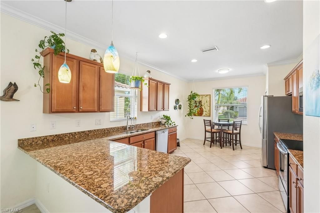 2536 Laurentina Ln, Cape Coral, FL 33909 Photo
