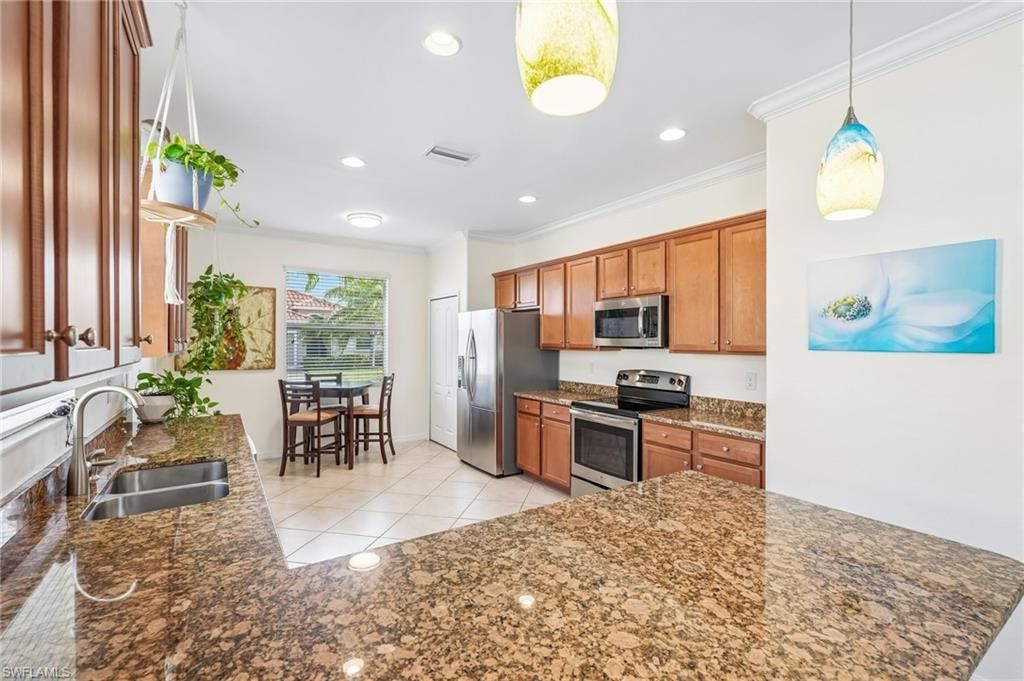 2536 Laurentina Ln, Cape Coral, FL 33909 Photo