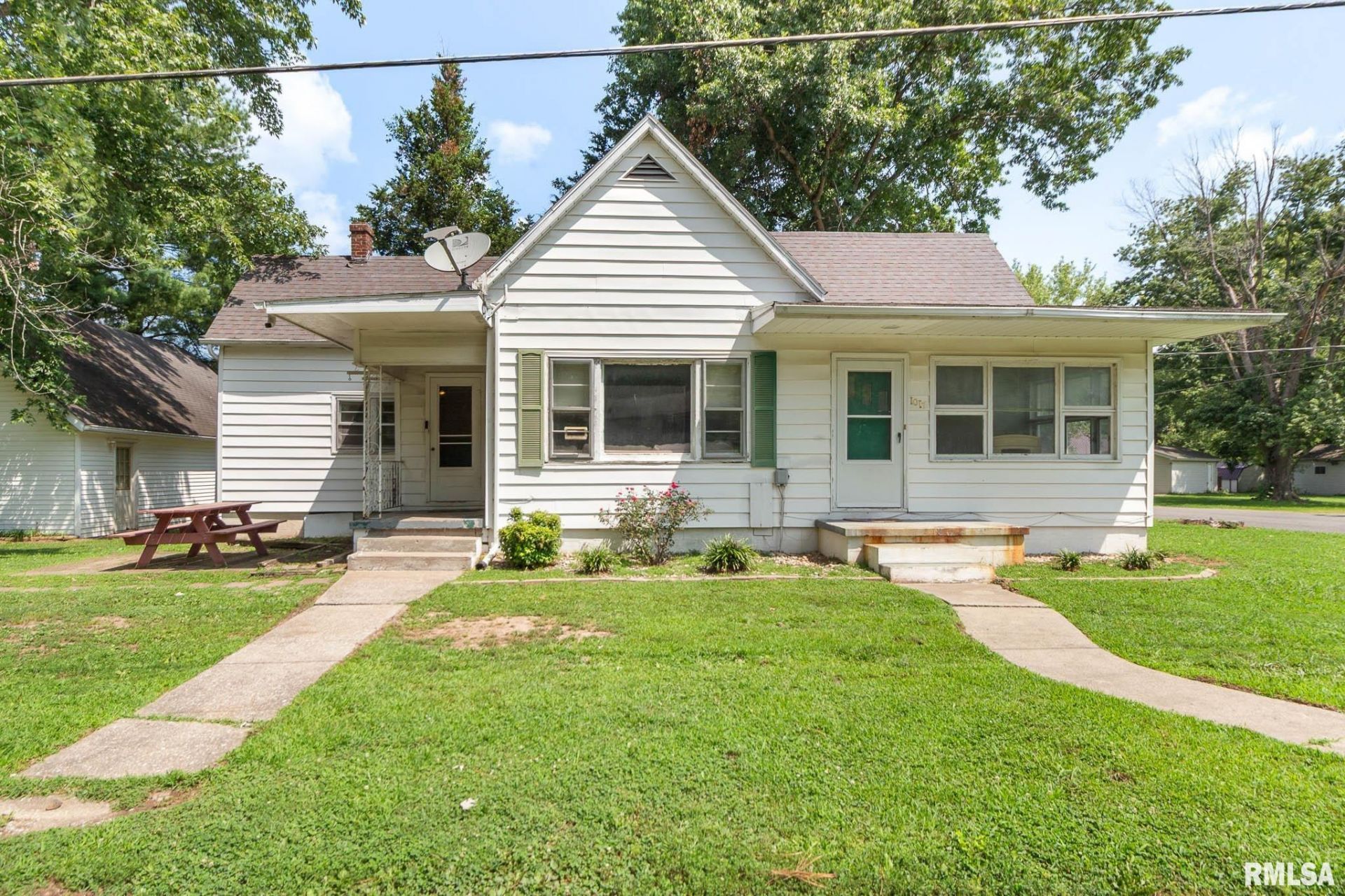 1017 E Bond Street, Herrin, IL 62948 Main Photo